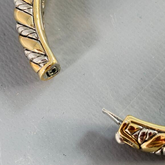 VINTAGE Silver Gold Textured Braided Metal Hinged Push Lock Bracelet - Picture 4 of 4